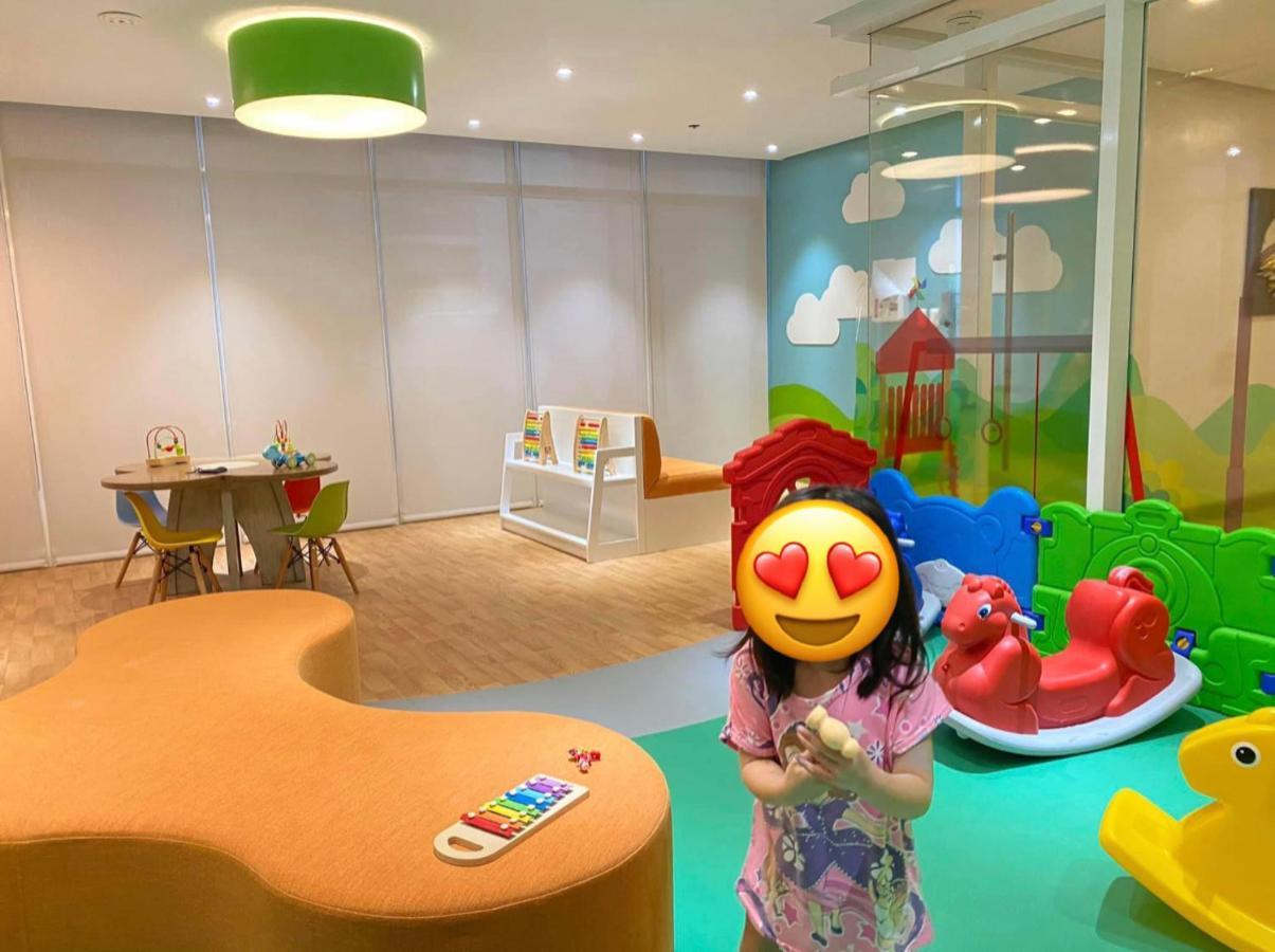 אילוילו 2 Bedroom Corner Executive Suite At Lafayette Park Square Megaworld Blvd Unit 5H מראה חיצוני תמונה